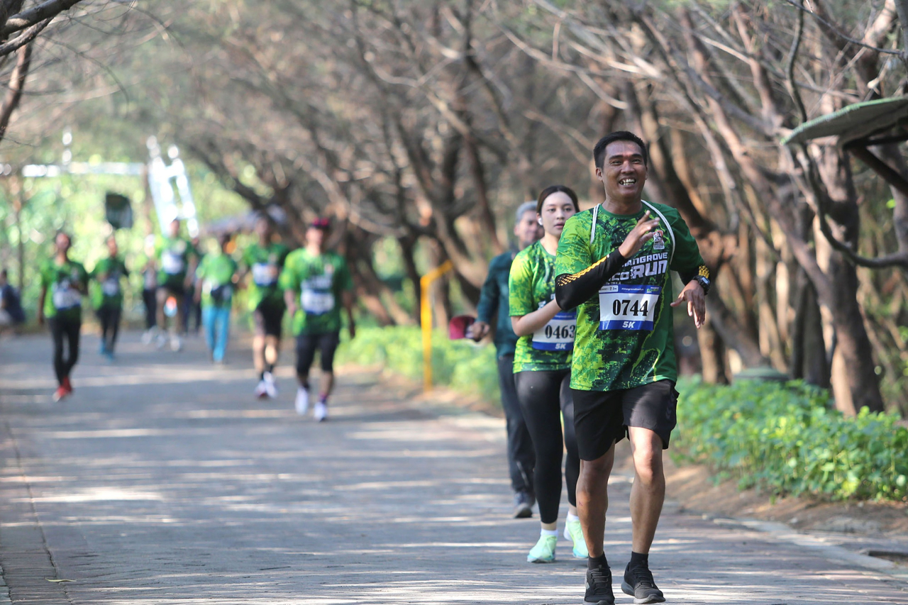 Lebih dari Seribu Pelari Berpartisipasi dalam Mangrove Eco Run 2024 Surabaya