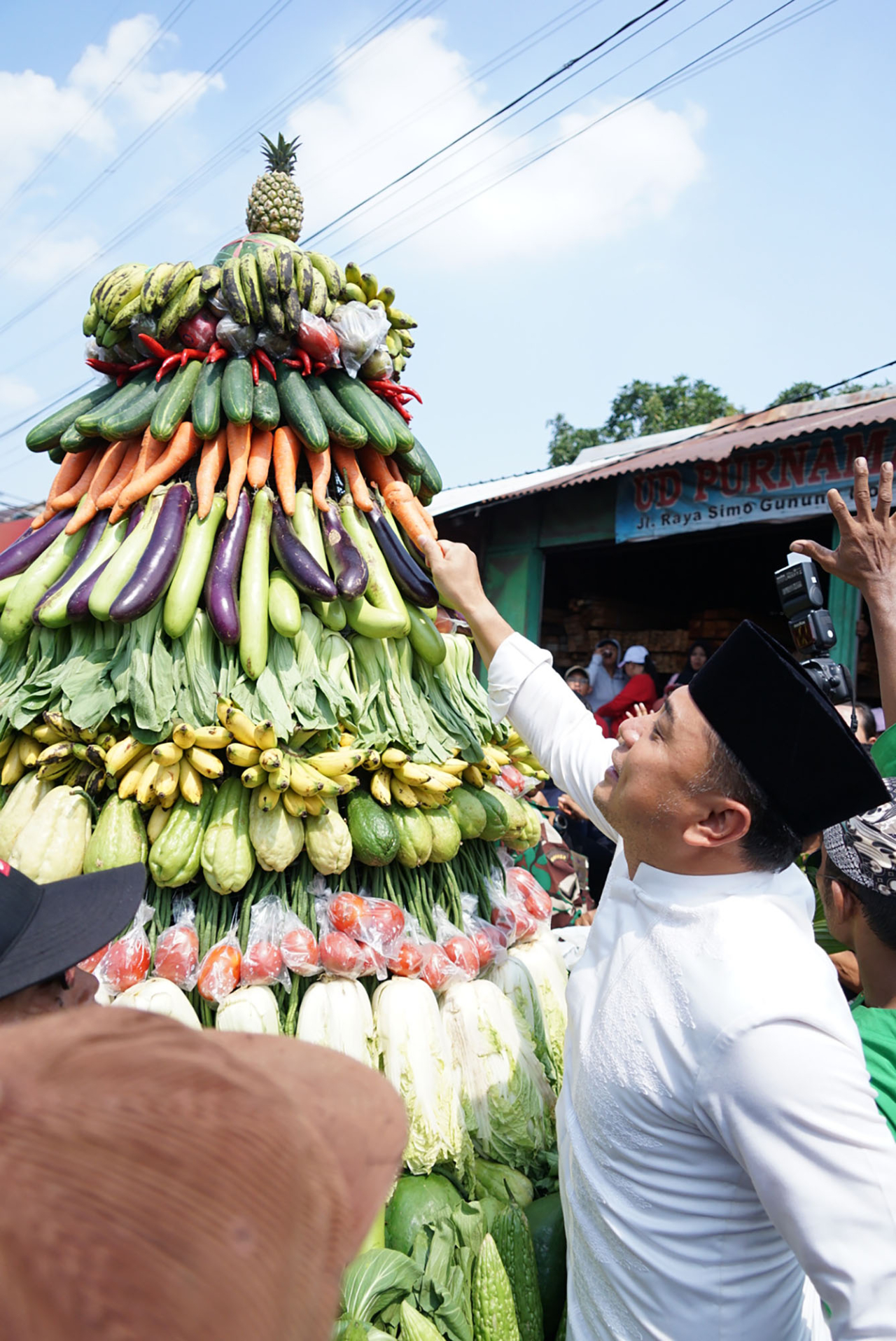 180 Tumpeng Ritual Sedakah Bumi, Wali Kota Eri: Guyub Rukun Warga Surabaya