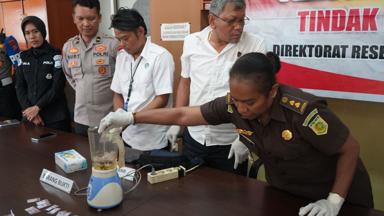 Polda Papua Barat memusnahkan barang bukti hasil penangkapan (Foto: Dok istimewa)
