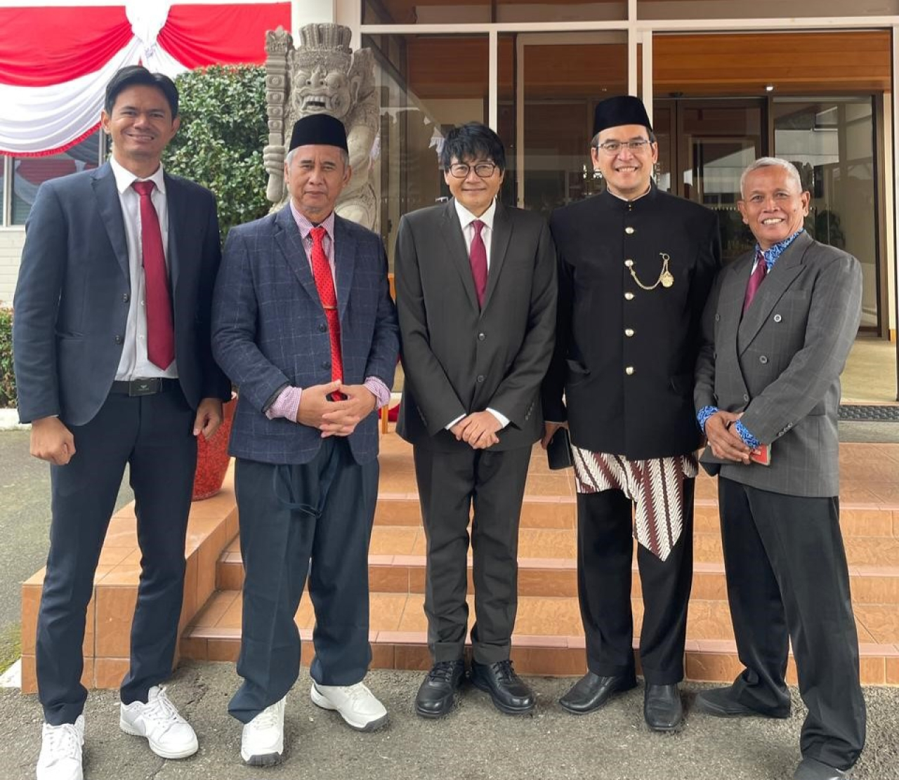 Rektor bersama Dekan Universitas Singaperbangsa Karawang (Unsika) (Foto: Dok/ info hum) (Unsika