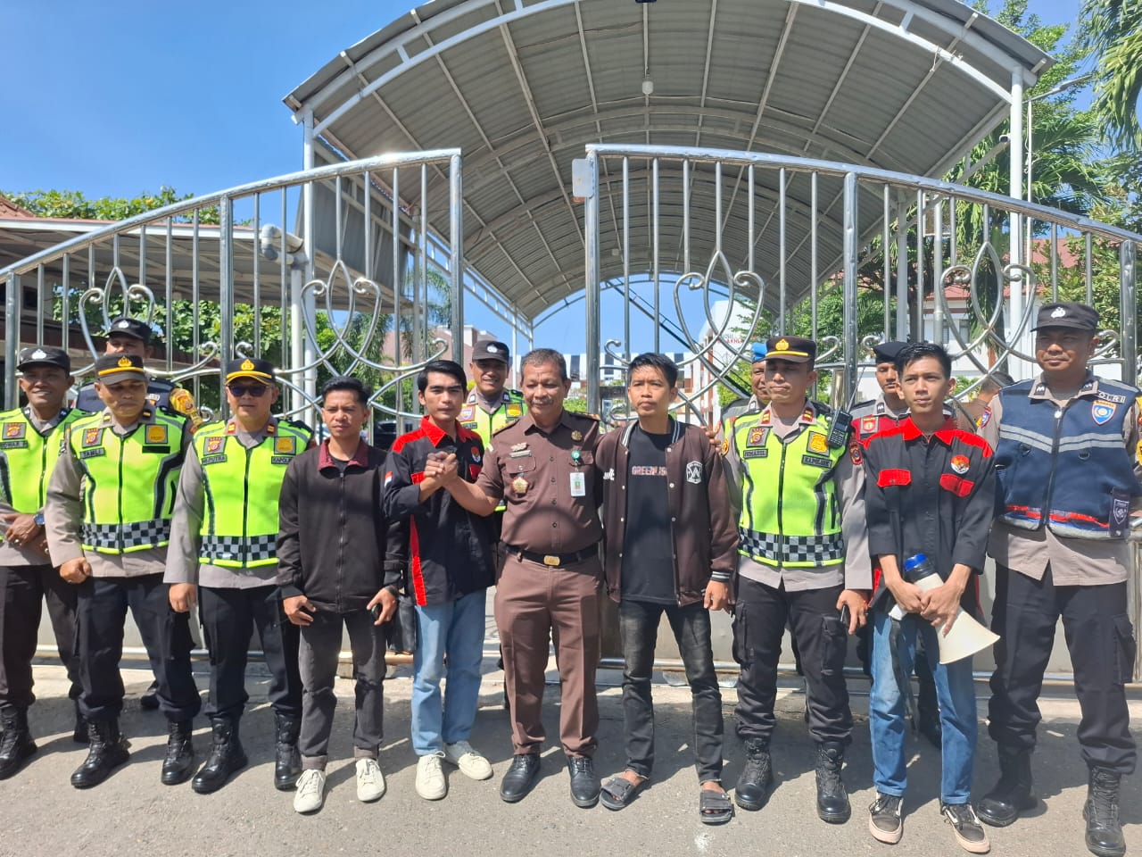 Alamp Aksi di depan kantor kejati Aceh (Foto: Istimewa)