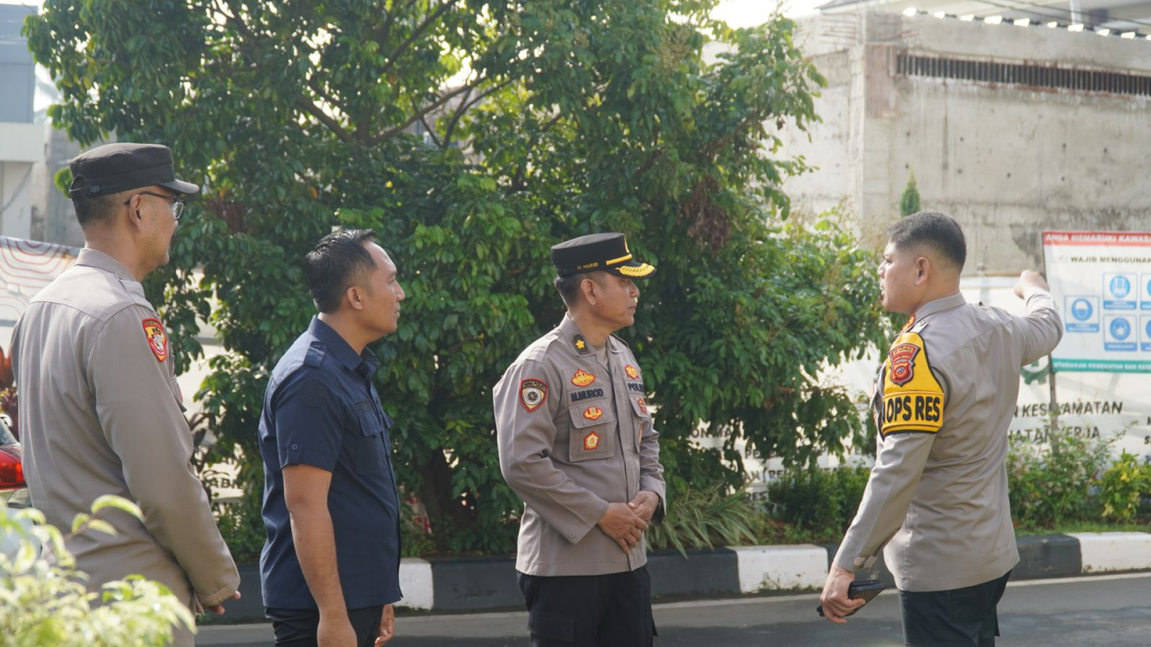Cek Lingkungan MakoPolres Karawang, AKBP Edwar Zulkarnain: Tingkatkan Pelayanan Masyarakat