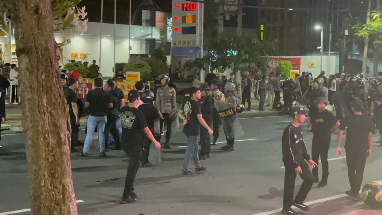 Dua Jurnalis Surabaya Jadi Korban Aniaya Polisi, AWS Minta Proses Hukum!