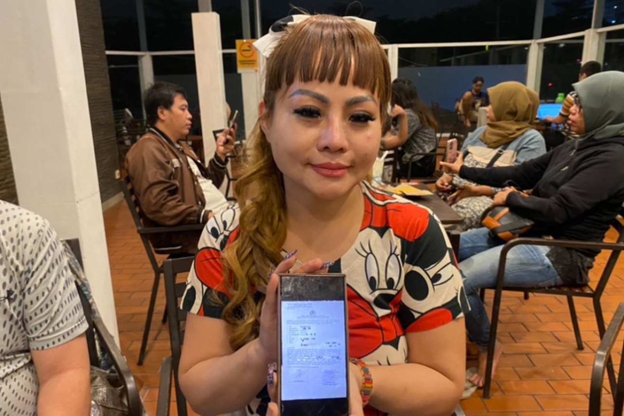 pengusaha asal surabaya Jan Hwan Diana yang viral menahan ijaza mantan karyawannya (Foto: dok istimewa)
