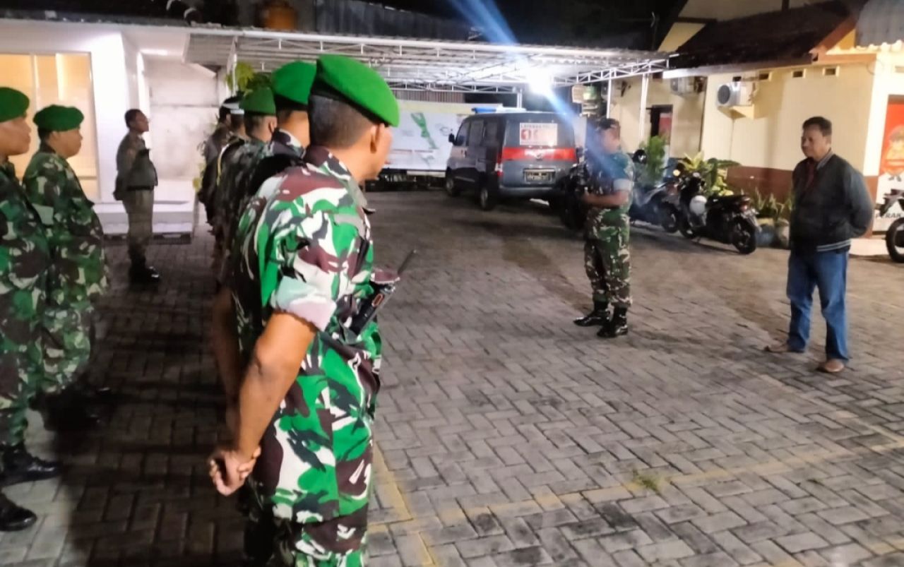 Foto : Personil Koramil 0830/03 Saat Apel Persiapan Patroli
