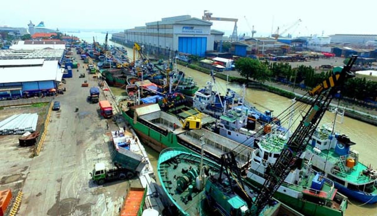 Foto : Pemandangan Pelabuhan Kalimas Surabaya
