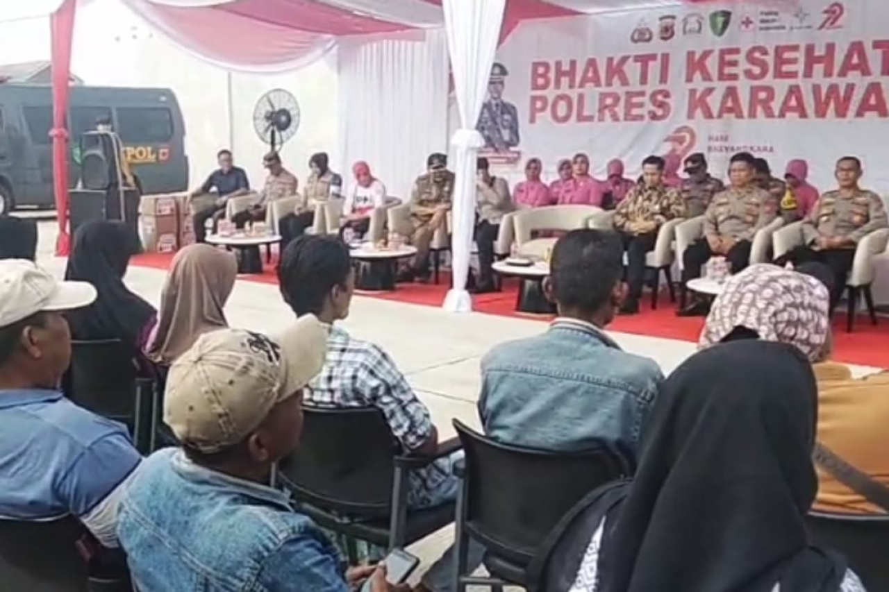 Kegiatan bersama masyarakat, Polres Karawang menggelar kegiatan bakti kesehatan (Foto: Dok istimewa)