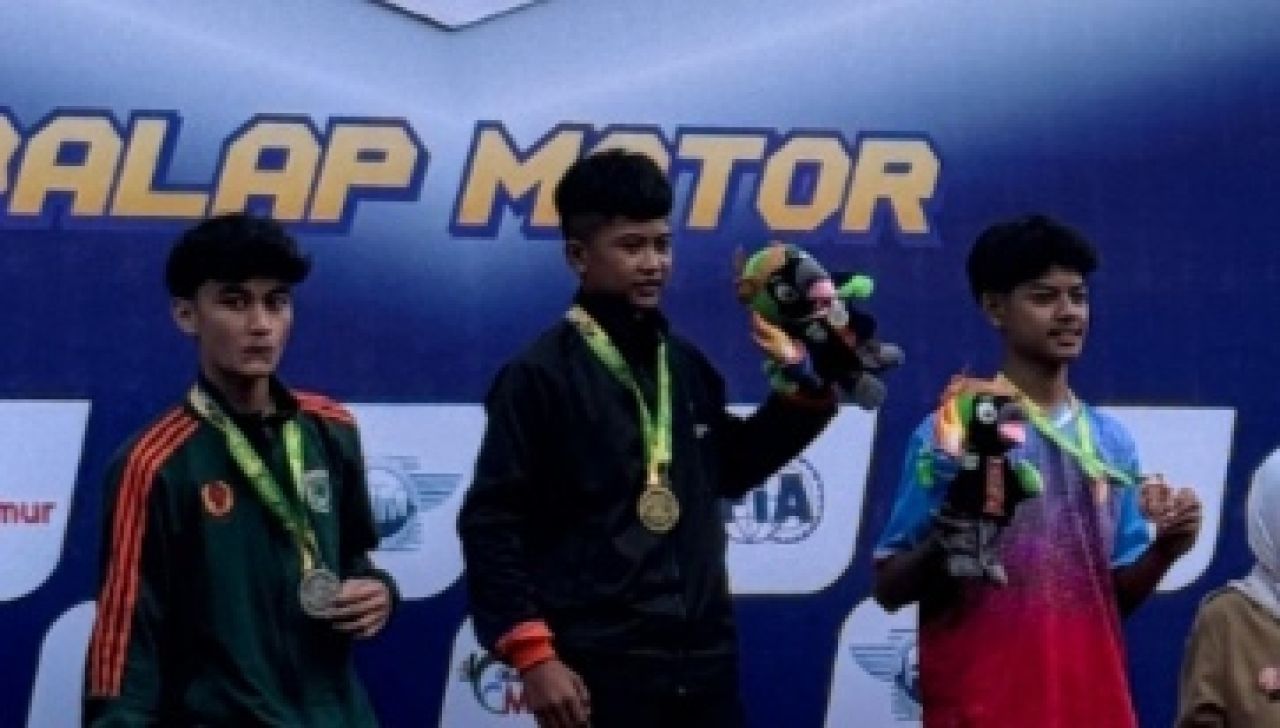 Maulana Malik Ibrahim Raih Emas di Cabor Balap Motor Porprov IX Jatim 2025, Harumkan Nama Surabaya