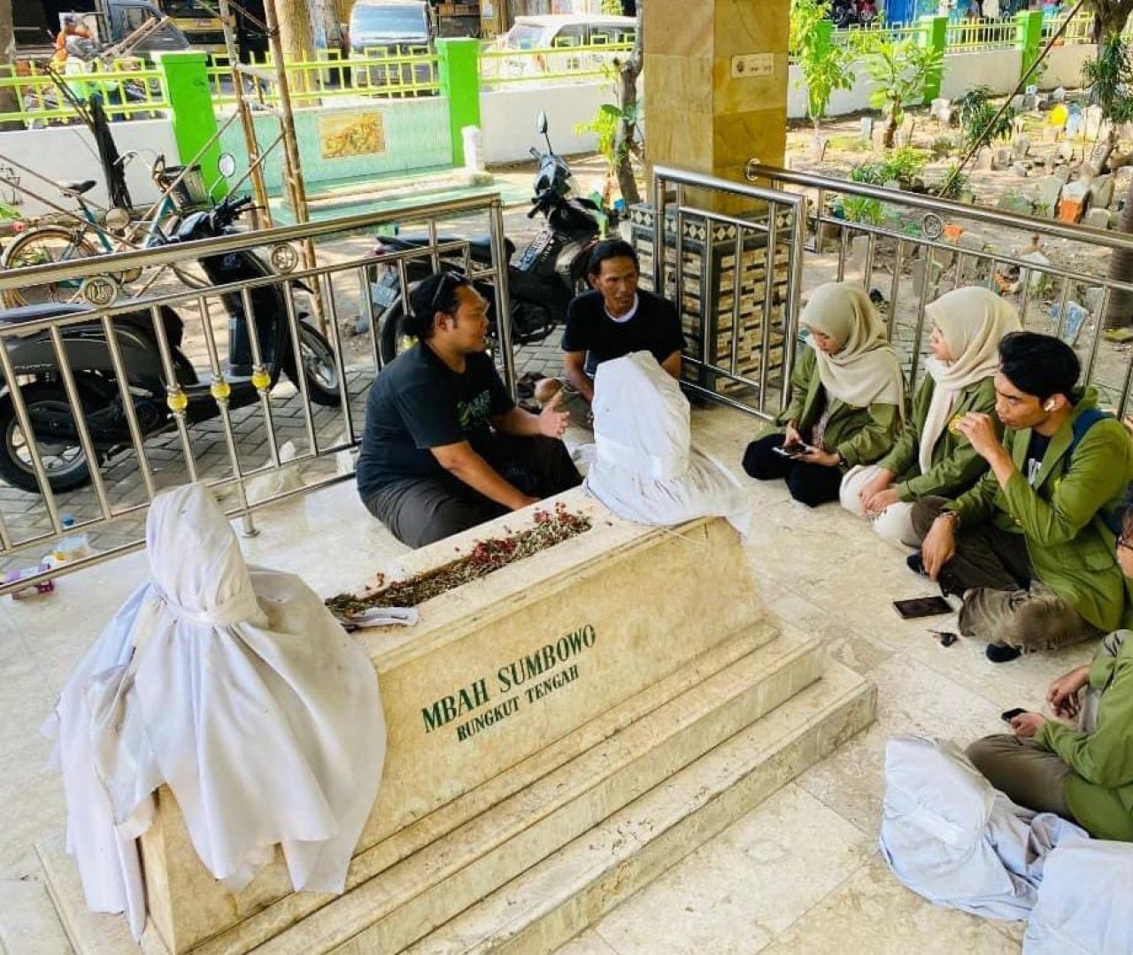 Ketua LPMK Rungkut Tengah Kecewa, KKN Tematik UPN Dinilai Gagal Sentuh Kebutuhan Masyarakat