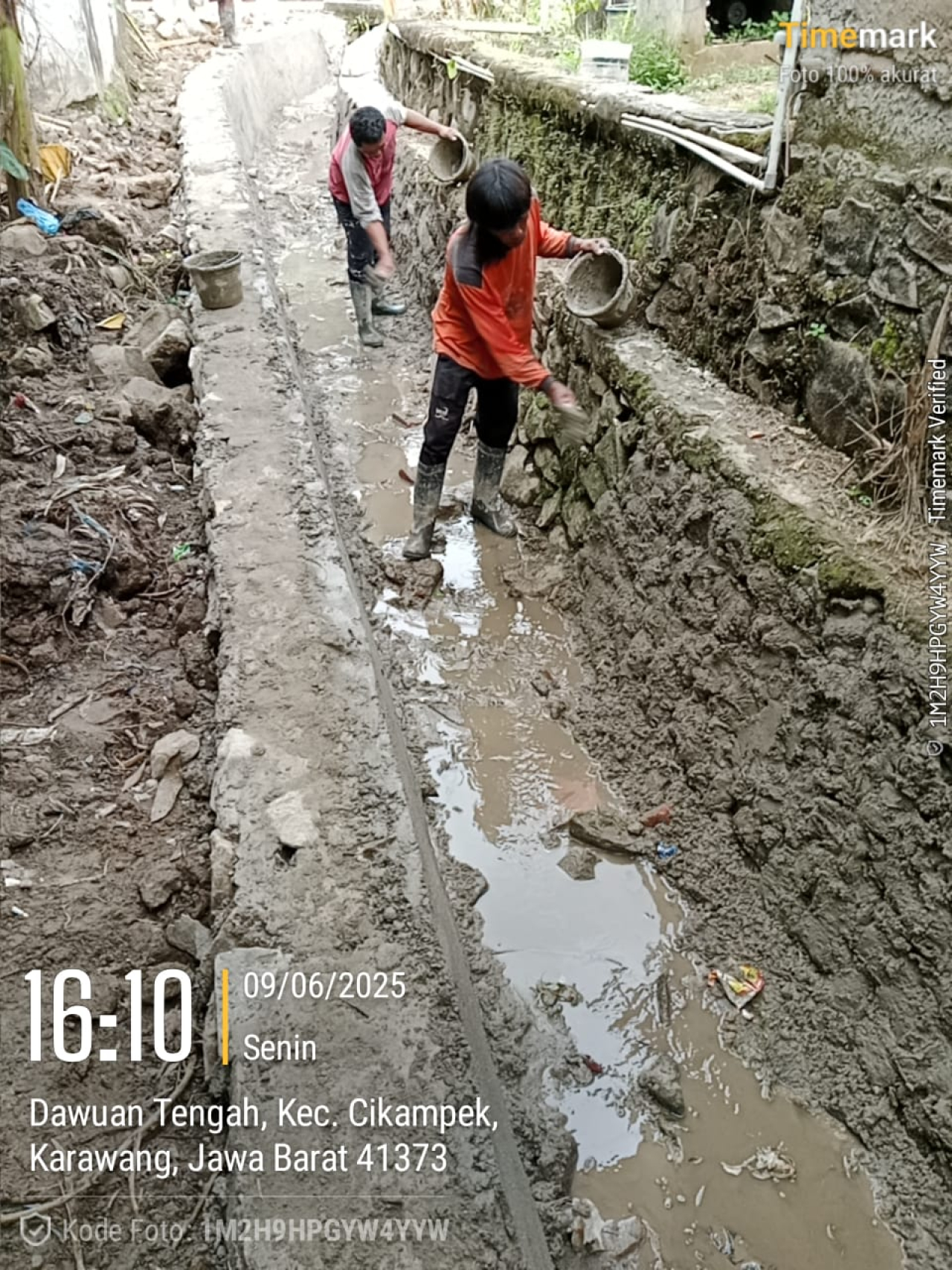 Diduga Menggunakan Material Batu Bekas, Pengawas Bidang SDA Dinas PUPR Karawang di Konfirmasi Bungkam