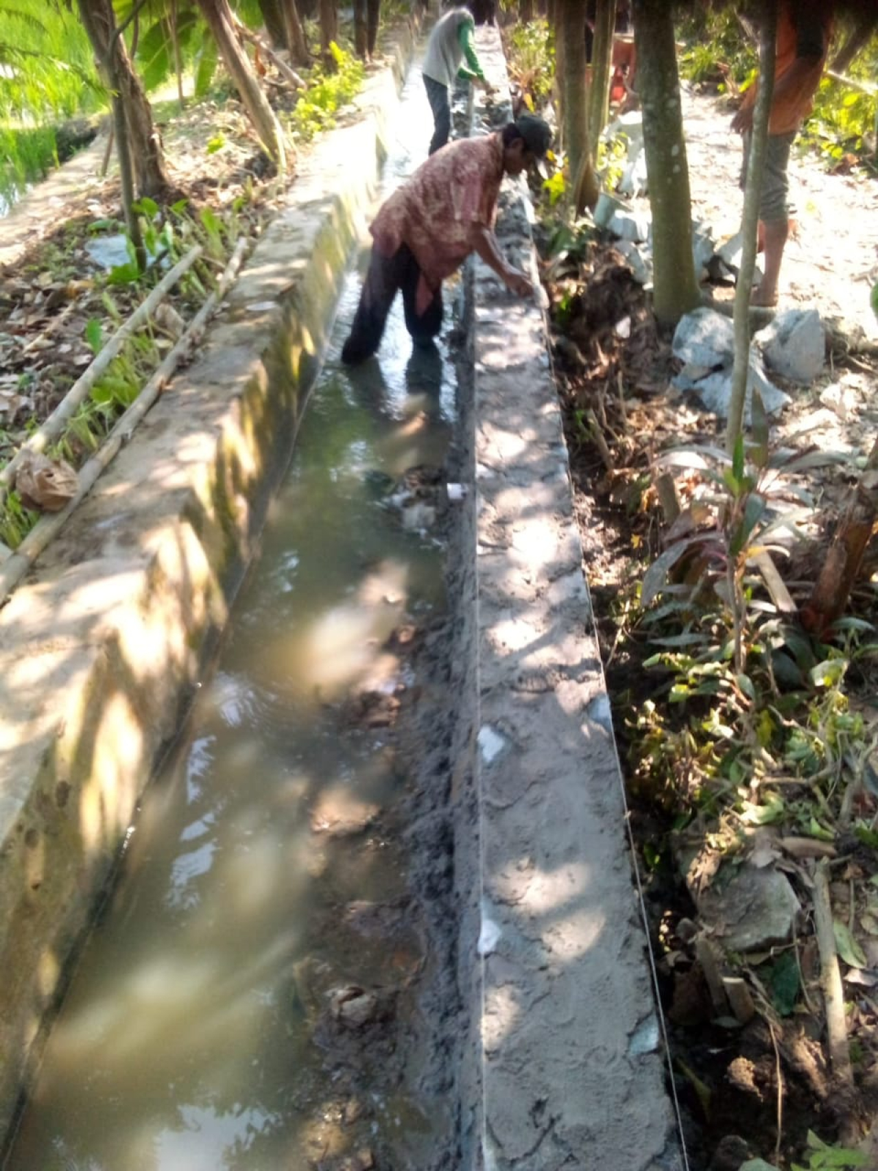 Parah, CV Disewa Pekerjaan Penurapan Saluran Desa Bojongsari Dikerjakan Asal Jadi