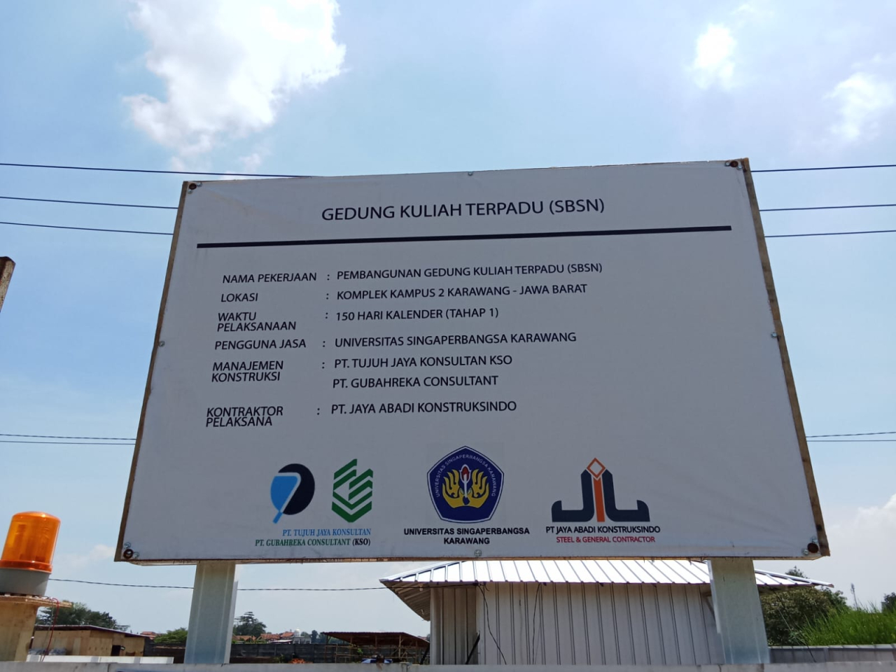 PT Jaya Abadi Kontruksindo Pelaksana Gedung Kuliah Terpadu Unsika 2 Diduga Melanggar UU KIP