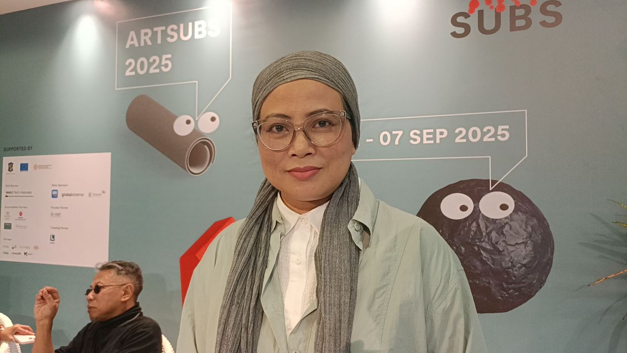 Endang Lestari Hadirkan Sentuhan Elegan di Pameran Art Subs