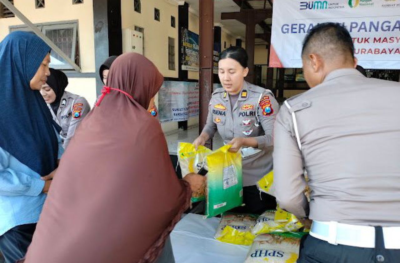 Ratusan Wajib Pajak Padati Samsat Surabaya Utara Ikuti Pasar Murah Polda Jatim
