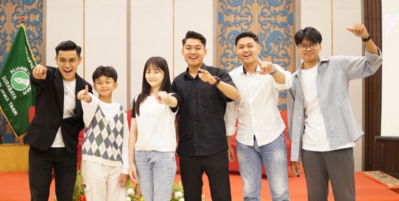 Foto : Sam Ketua KFAK bersama Cak Dan Ning Surabaya