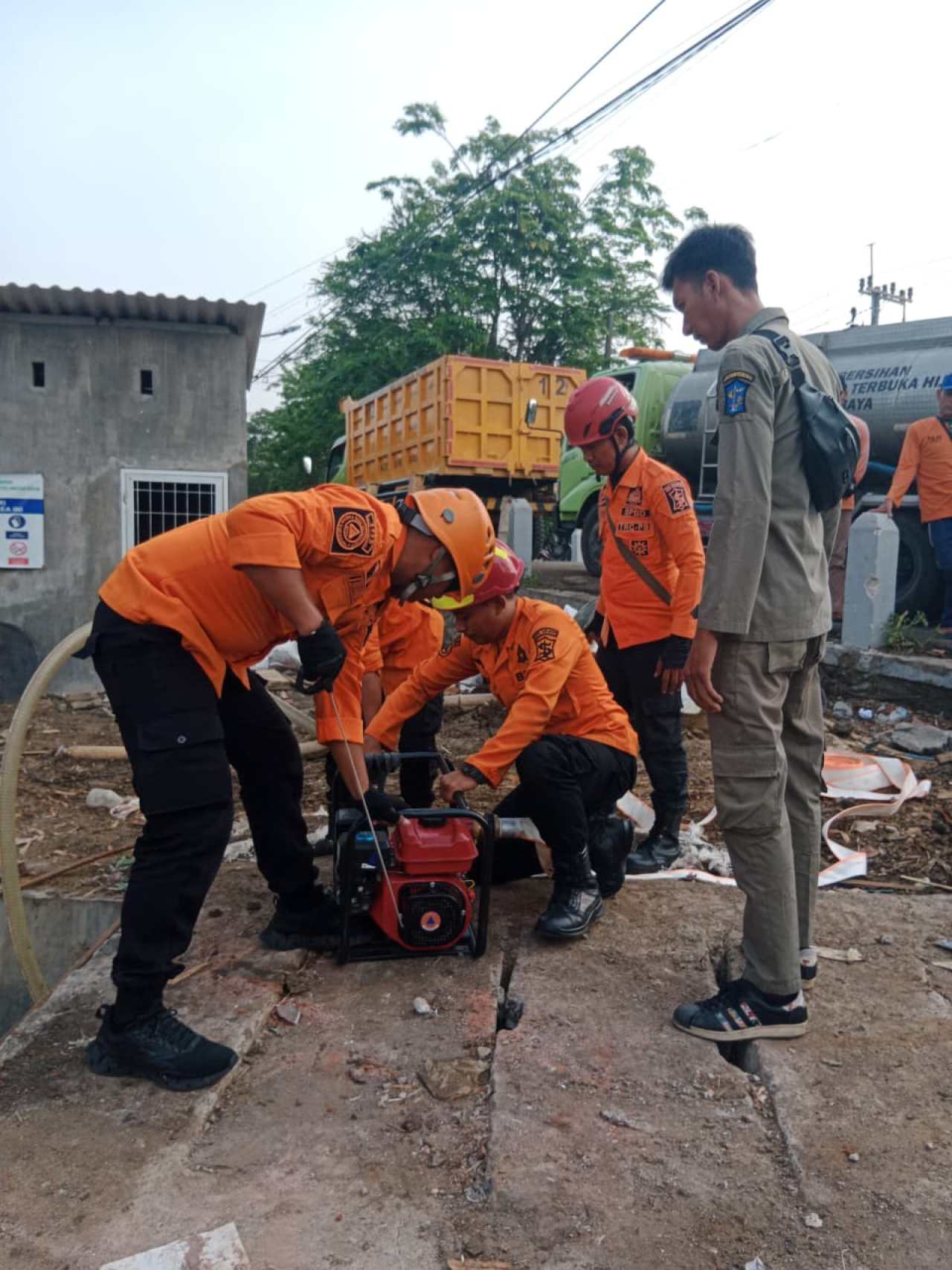 BPBD Kota Surabaya pencegahan cuaca ekstrim, tangani simulasi ke 26 titik (Foto: Dok humas pemkot)