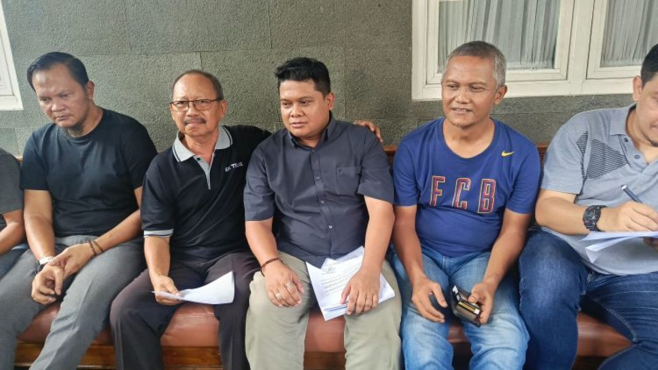 Warga Mutiara Regency Sidoarjo Bakal Laporkan Bupati Subandi