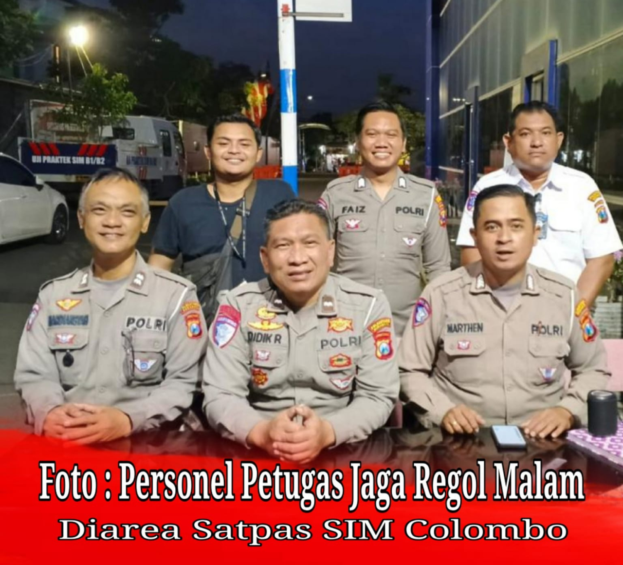 Petugas pos Regol yang dijumpai masyarakat saat pelayanan jam kerja maupun non aktifitas (Foto: Dok sumber media KJN)