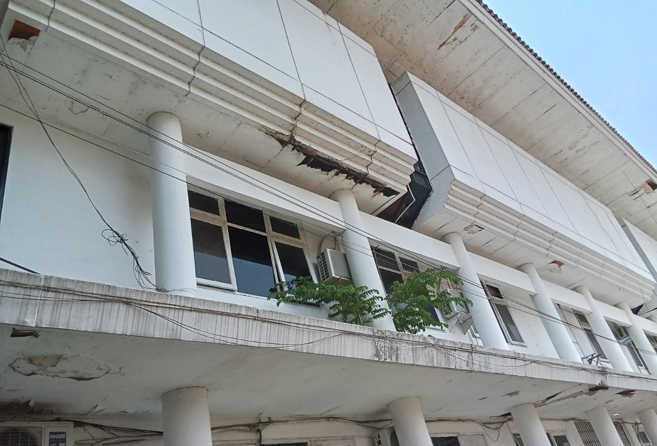 Bungkam Saat di Konfirmasi, Kabid Bangunan Dinas PUPR Karawang Terkait Pemeliharaan Gedung