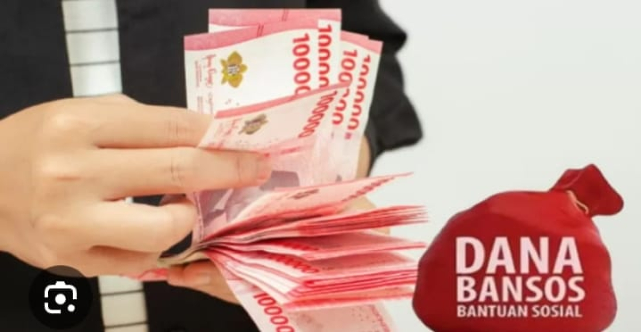 Penarikan BLT Kesra ramai di kependudukan desa Sukatani Kecamatan Cilamaya Wetan, Karawang. Sejumlah penerima manfaat diduga di potong antara 70 ribu sampai dengan 100 ribu (Foto: Dok ilustrasi/@di rj karawang)