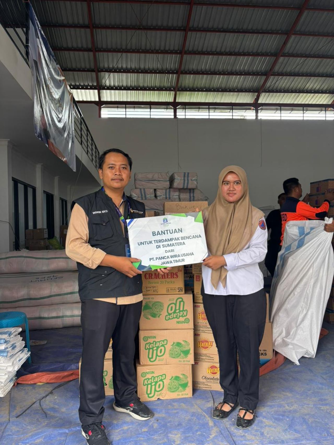 PT PWU Jatim Salurkan Bantuan untuk Korban Bencana di Sumatera