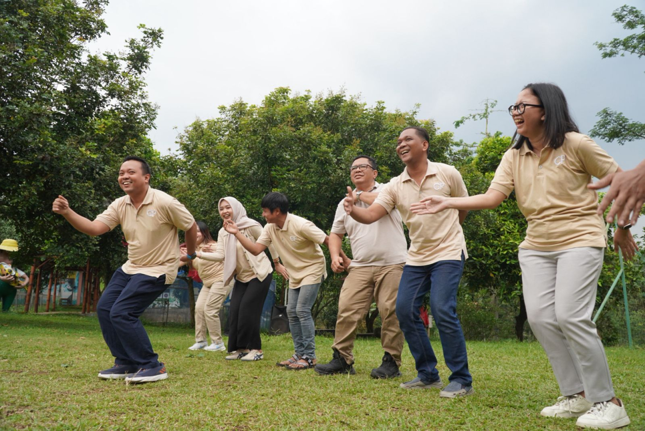 Rangkaian Kegiatan Crown Prince Hotel di Kebun Pak Budi, Kebersamaan Melalui Outing & Team Building