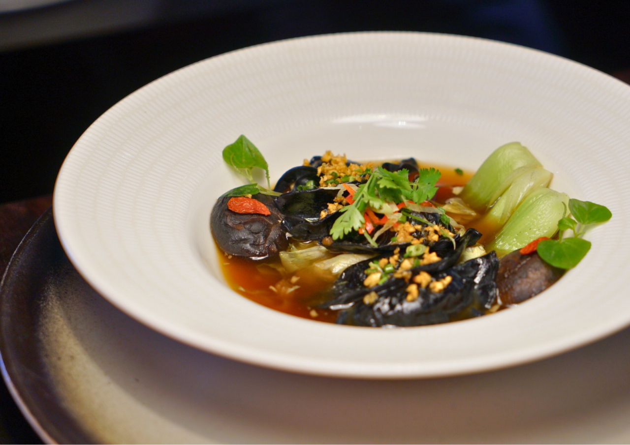 Sajian Black Wonton Soup Grand Swiss-Belhotel Darmo Surabaya (Foto: Dok istimewa)