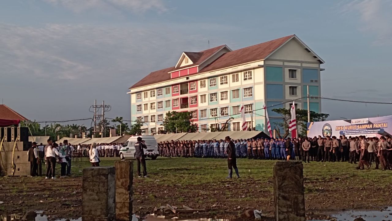 Gerakan Indonesia ASRI, Gabungan Elemen Bersatu Bersihkan Pantai Tambak Wedi Surabaya