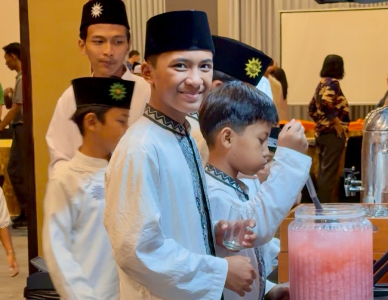 Kokoon Hotel Surabaya Berbagi Bersama, Ajak Anak Panti Asuhan di Momen Ramadan
