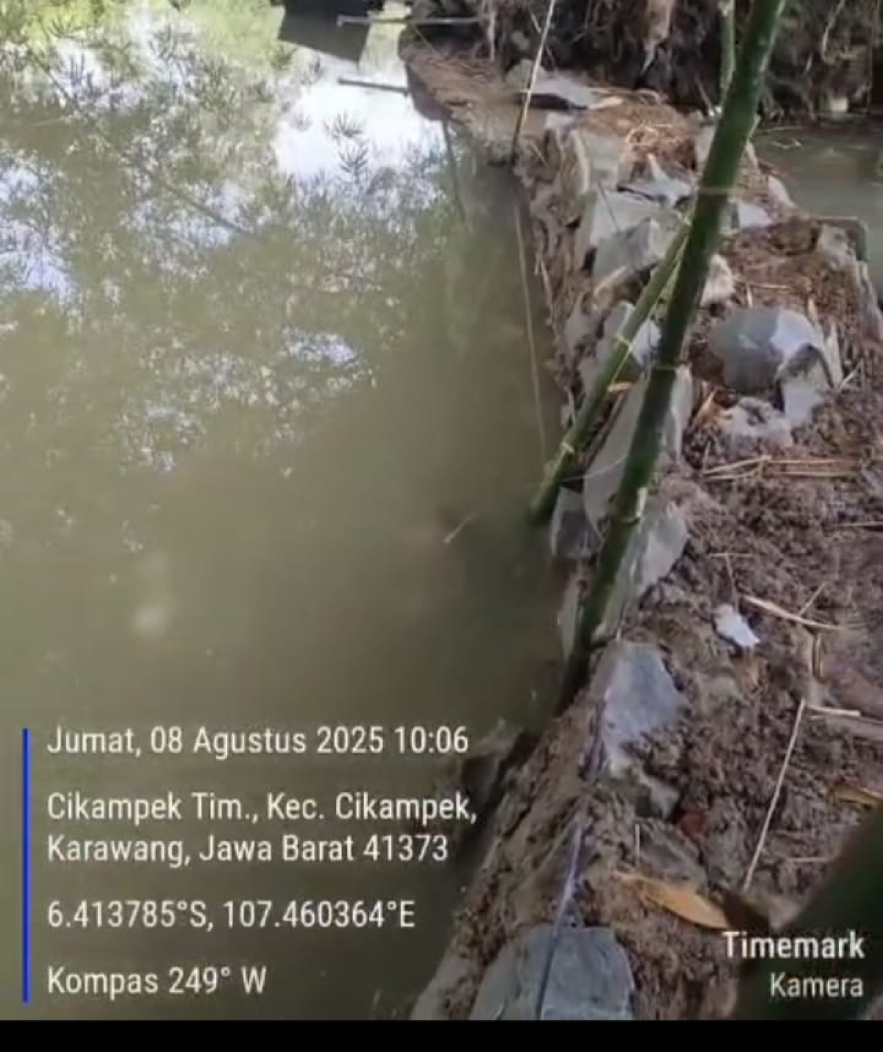 salah satu drainase dari 50 titik yang di pekerjaan pada bidang SDA PUPR kabupaten Karawang (Foto: Dok adi/rakyatjelata)