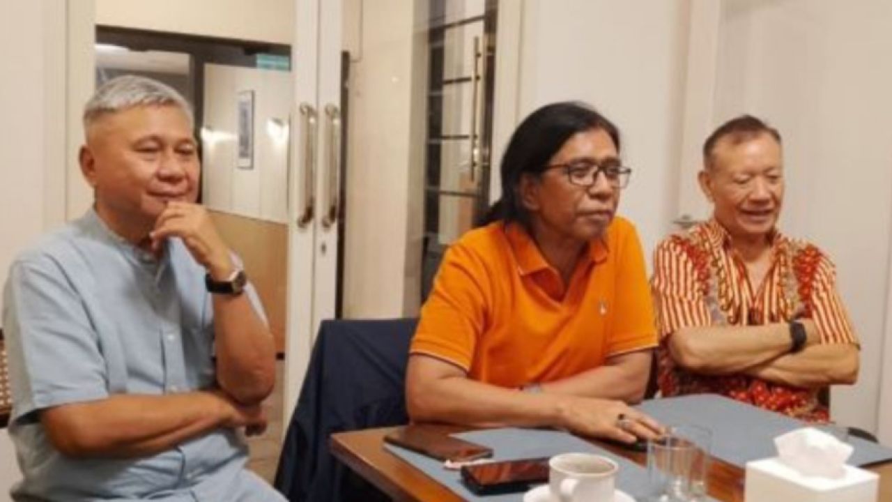 Pemkot Surabaya Bunuh Pengusaha Iklan Dengan Aturan Pajak 400 Persen