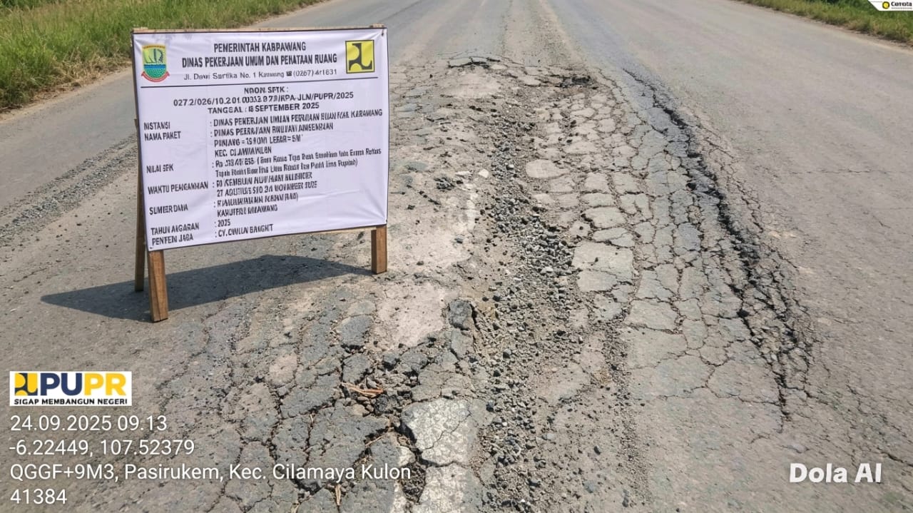 Berdampak akibat jalan rusak, ruas jalan akses Pasirukem–Langensari di Kecamatan Cilamaya Kulon, Kabupaten Karawang yang dikerjakan oleh CV Ciwulan Bangkit (Foto: Dok adi rakyatjelata karwng)
