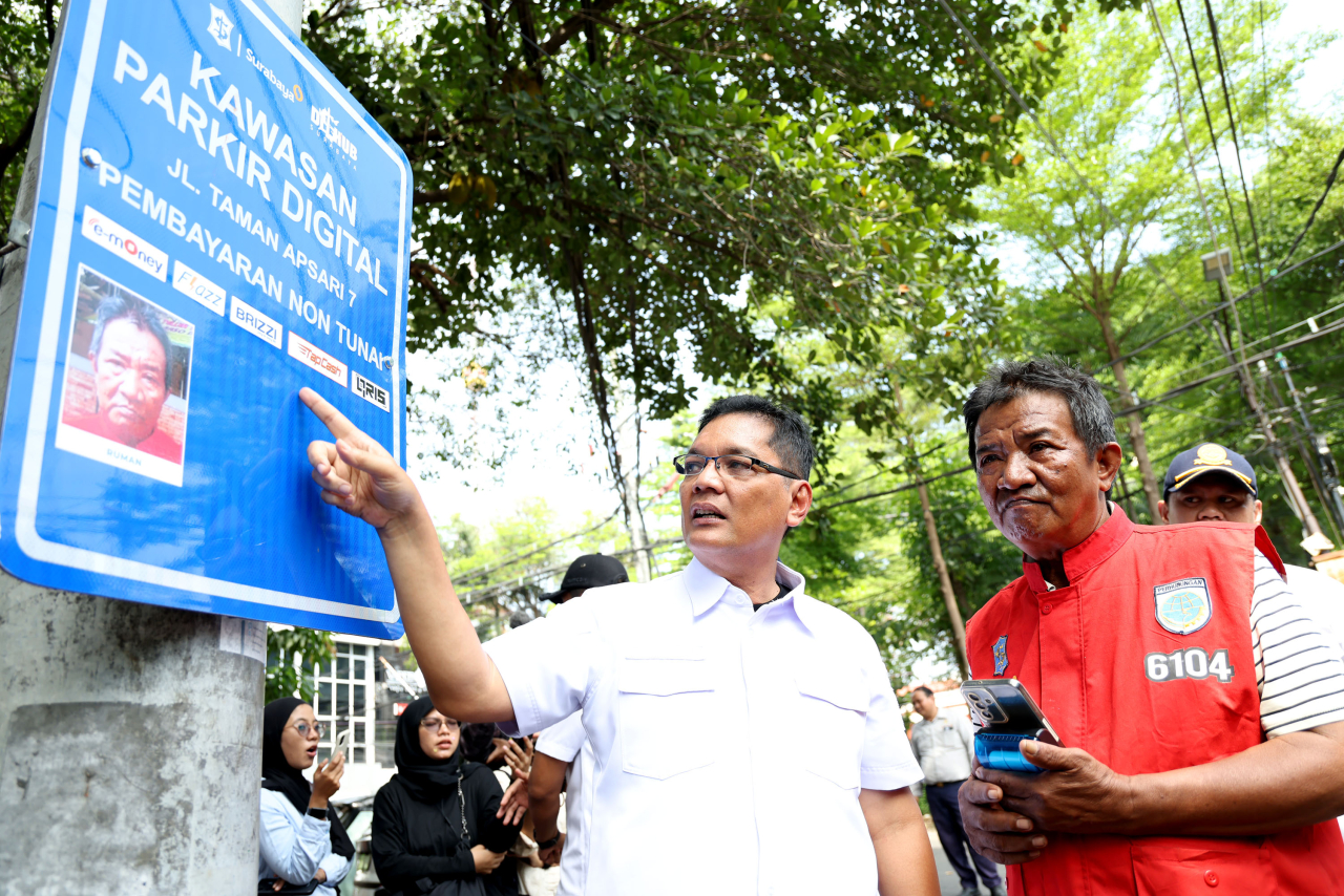 Dishub Surabaya mulai memasang foto jukir yang bekerja di area tempat melakukakn aktifitas parkir (Foto: Dok.istimewa)