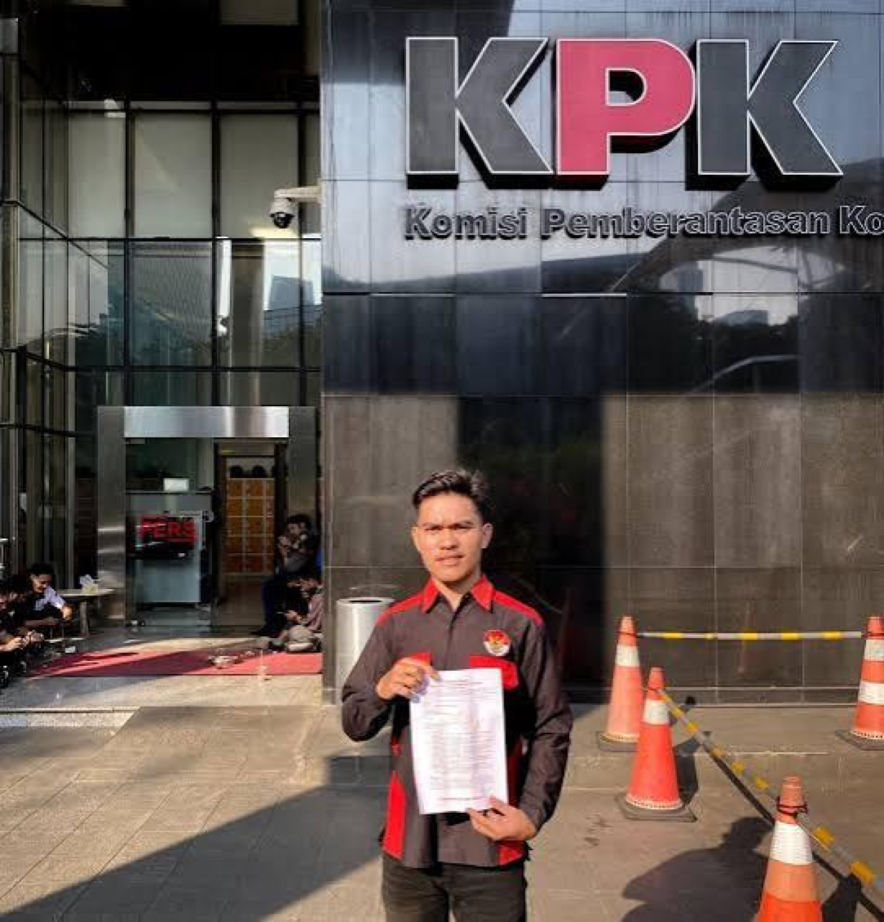 Ketua ALAMP AKSI Aceh, Mahmud Padang saat melaporkan ke KPK wilayah (Foto: Dok rakyatjelata)